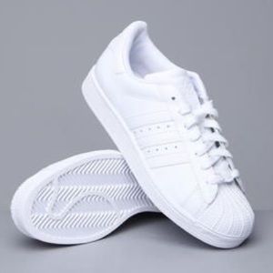 BRAND NEW!! ADIDAS - Classic Superstar shoe (6.5)